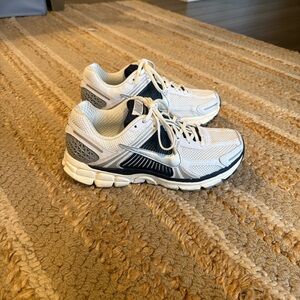 White and Navy Nike Vomero 5 
Size 9 
Worn once